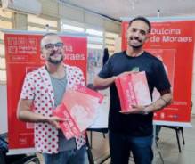 Professores e estudantes da rede pública recebem livro sobre Dulcina de Moraes